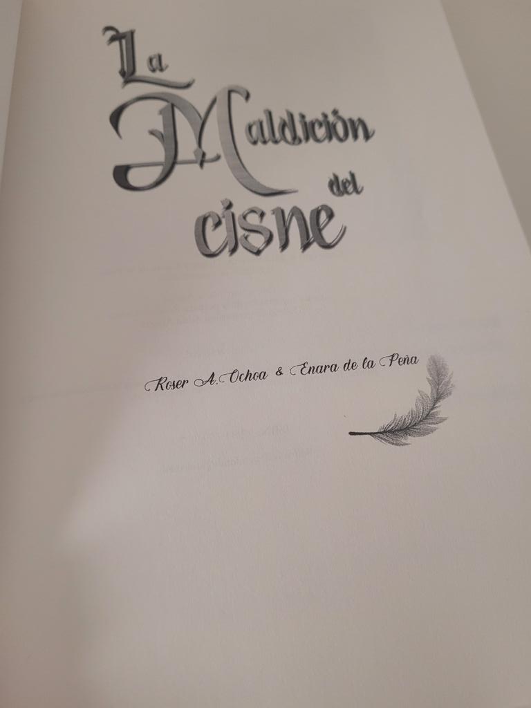 miuniversobl's tweet photo. @FujoshiSis @Adl_Argn Y ya lo tengo aquí ❤😍 me encantan las ilustraciones. Loveee❤ ahora a disfrutar de nuevo con su lectura. Y ese extra😏🔥 https://t.co/1Mj6szao4E