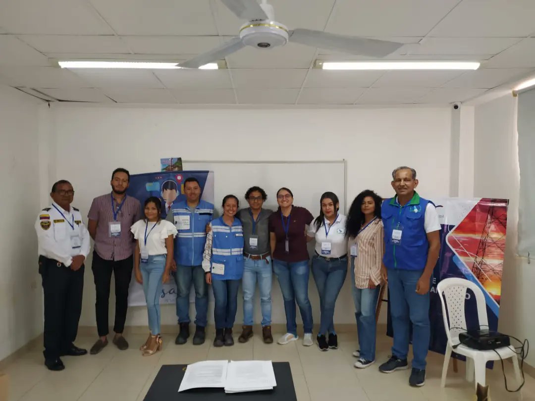 sec_ambiente's tweet photo. En reunión con la empresa Isa Intercolombia, encargada de transportar la energía eléctrica en todo el país, tratamos temas como:
✅ La transferencia de energía 🔌💡.
✅ Las principales causas que producen los incendios forestales,
para tratar de mejorar la calidad del ambiente. https://t.co/u24wEn081k