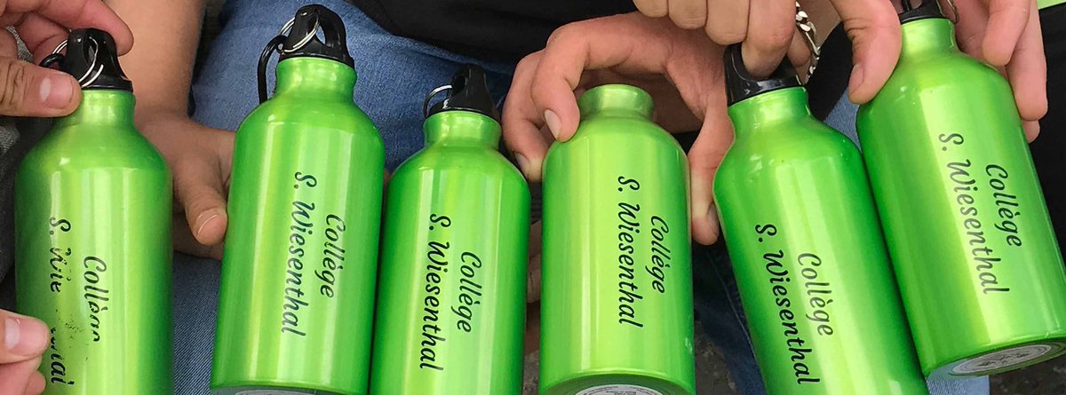 ClgWiesenthal06's tweet photo. Fini, les bouteilles en plastique ! Des gourdes réutilisables pour les sorties des élèves de @ClgWiesenthal06. #EDD https://t.co/7YXBSwGjKS