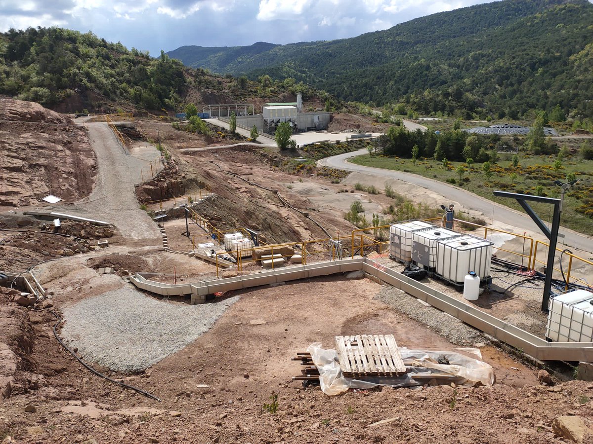 inproquima_ucm's tweet photo. Last week we were conducting S-ISCO tests at the Bailin landfill (Sabiñánigo, Huesca) for site remediation in collaboration with #SARGA ♻️ and within the activities of the #lifesurfing project 🇪🇺 #remediation #lindane #soil #chemicalengineering https://t.co/O6zxaxr6hy