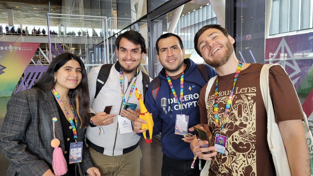 ElPollo_TLR's tweet photo. Meeting @ProtocoloCrypto @celexxxia @cuentdelacrypto @alaingodecrypto #DevConBogota https://t.co/af3KB2cVM9