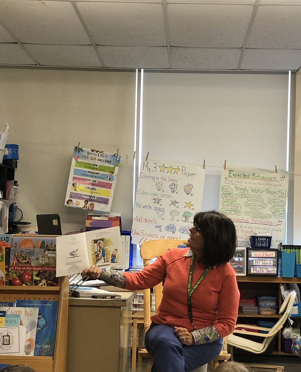 MrsPelwell's tweet image. We had a surprise mystery reader today in room 4!  Thanks Mrs. Molle!!!!#littleschoollearns