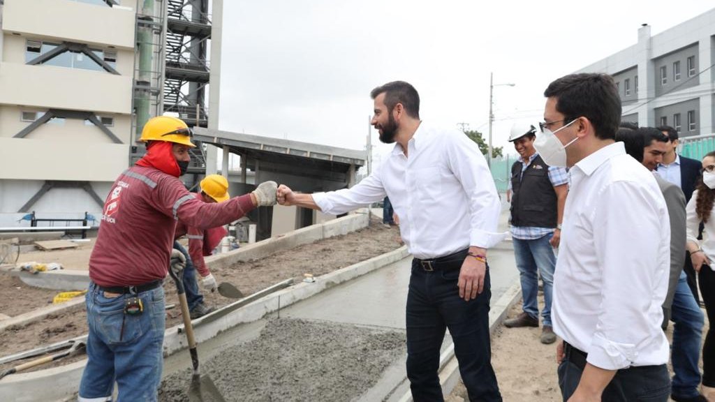 FinanzasEc's tweet photo. 📰 Boletín I @Finanzas_Ec transfiere a GAD la mayor entrega de recursos de los últimos 7 años. Con ese presupuesto se podrá contribuir a la ejecución de obras y a la #ReactivaciónEconómica
https://t.co/xljmOhxKRY https://t.co/wHOifrTSEc
