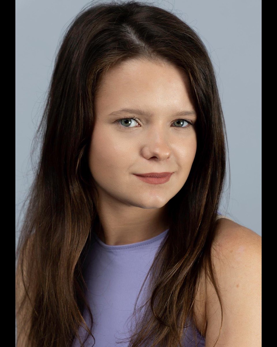 isabel4451's tweet photo. 2nd year headshots https://t.co/pPQyAKiekv