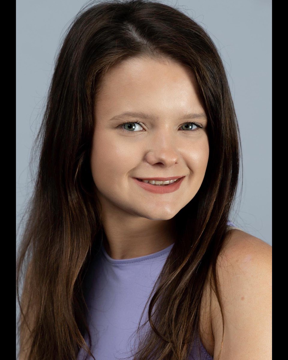 isabel4451's tweet photo. 2nd year headshots https://t.co/pPQyAKiekv