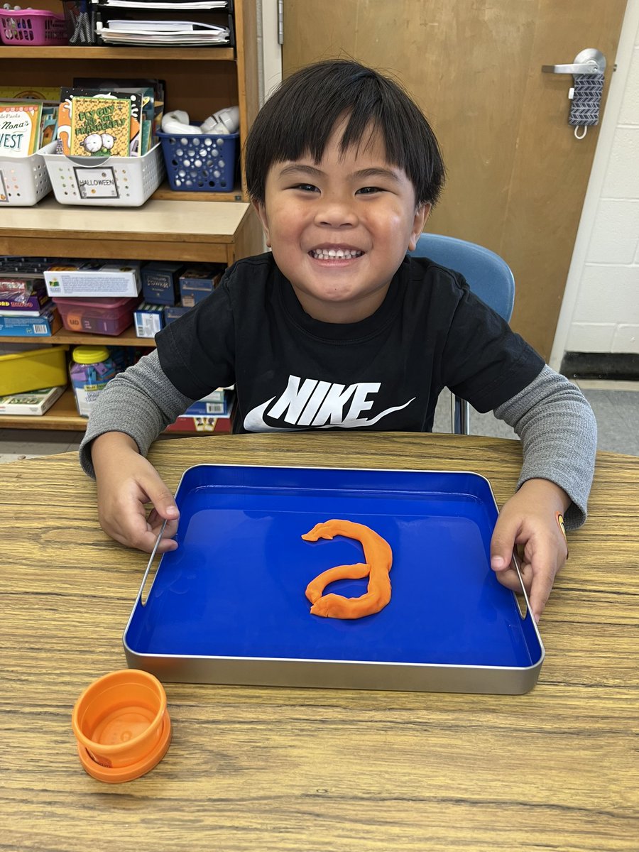cretiao's tweet photo. Tapping into our sense of smell today using smelly dough to form vowels -hitting 4 of our 5 senses during today’s lesson #multisensoryreading @WCSDEmpowers @GayheadWCSD @GrizzliesGH @GayheadPTA https://t.co/aT54gT1ZXH
