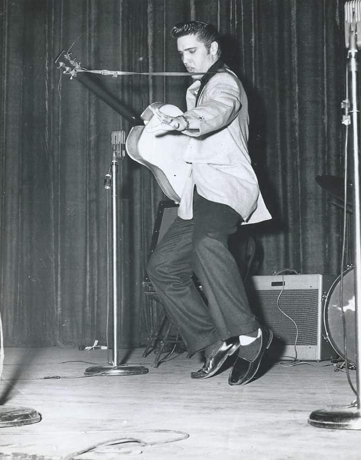 Julielouisesha1's tweet photo. #ElvisHistory https://t.co/nbQ5d23XQV