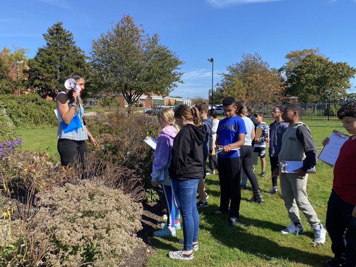 LauraRondinell2's tweet photo. “This is so special!” Learning how to appreciate insects through the native garden at IMS! Thanks Mrs. Mills!!!  #isliprising https://t.co/1PX1H3fLHx