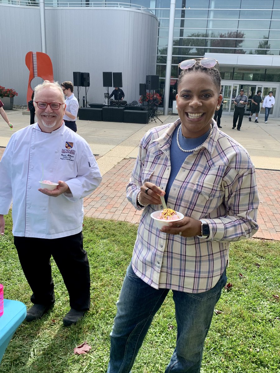HowardCC's tweet photo. The fun continues during inauguration week! We had a fantastic turnout for our celebratory cookout. Thank you to all the HCC students, faculty, and staff who attended and a special shout out to those who planned this incredible event!
#HowardCCPrez #Cookout #Birthday https://t.co/vFjJOsYqDb