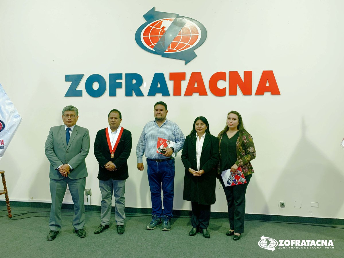 🔴 #NoticiasZofra✨¡Felicitaciones a sus esfuerzos!
 La Zona Franca de Tacna le hace un merecido reconocimiento a Claudia Centurion Lloza y Hugo Quiroga Espinoza por su participación en el concurso "Iniciativas de Mejora Regala Zofratacna".