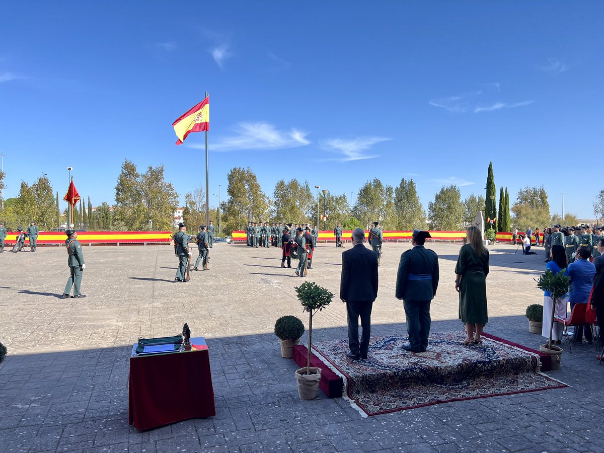 guardiacivilcc's tweet photo. Actos Patronales de la Guardia Civil, conmemorativos de la Festividad de la “Virgen del Pilar”, celebrados esta mañana en la Comandancia de la @guardiacivilcc 

Muchas gracias por acompañarnos en este emotivo acto. 

#PatronaGC2022 https://t.co/duz0w9RZIV