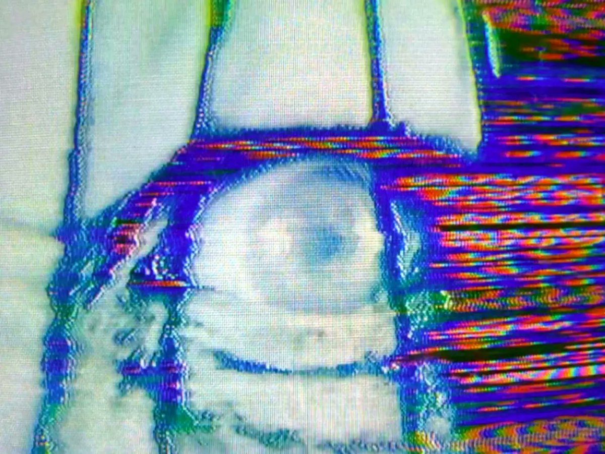 ch03glitch's tweet photo. Don't even try unplugging your VCR 📼 https://t.co/IbEFvMgswi