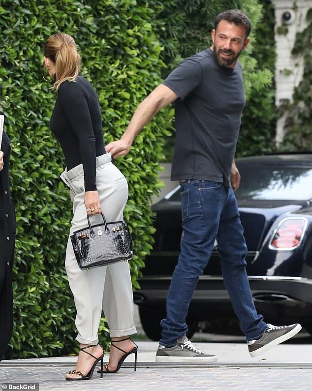 LopezHishem's tweet photo. This pic>>>❤️

@JLo #jlobooty #JLo #JenniferLopez #bennifer https://t.co/NhqWvmMh9A