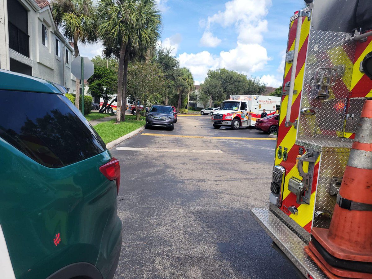 SFREST's tweet photo. #SFREST was on scene residential Structure fire in the city of Weston 

Units Assigned: BC17, BC37, CN26, DC201, DST81, E55, E81, P28, P32, P81, Q21, R32, R55, R67, S32 https://t.co/3oB0S6olwt