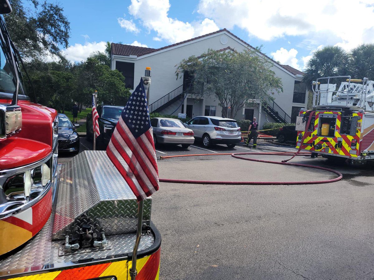 SFREST's tweet photo. #SFREST was on scene residential Structure fire in the city of Weston 

Units Assigned: BC17, BC37, CN26, DC201, DST81, E55, E81, P28, P32, P81, Q21, R32, R55, R67, S32 https://t.co/3oB0S6olwt