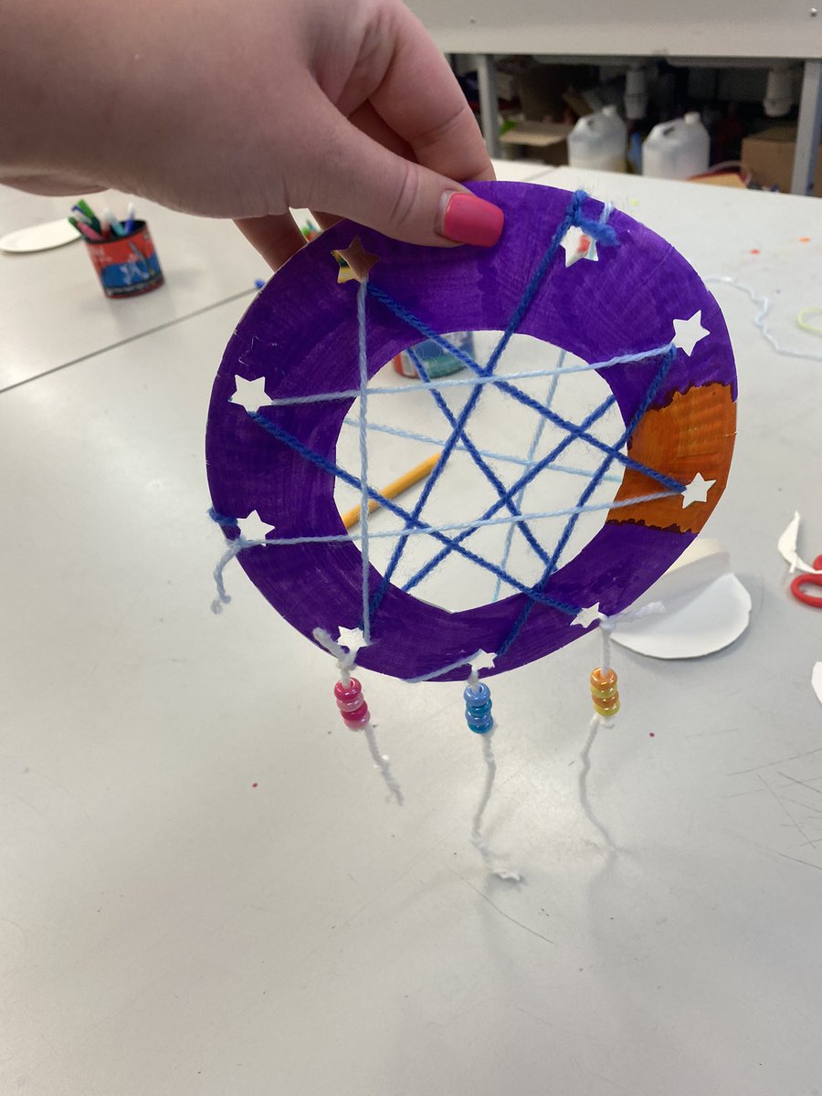 MissTaylor02okt's tweet photo. Today we made dream catchers in our art class. We began to look at weaving in and out to practice a sewing motion in the middle of our dream catchers. #art #sewing #dream 🔮 https://t.co/SF3tuj2CHc