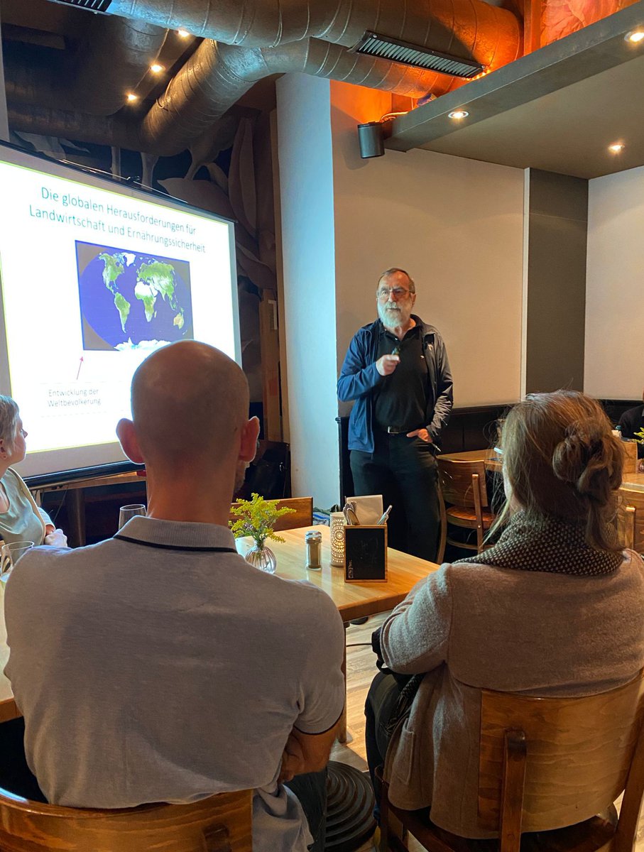 CEPLAS (@ceplas_1) on Twitter photo Los geht's bei unserem Plant Science Café! Peter Westhoff von <a href="/HHU_de/">Heinrich-Heine-Universität Düsseldorf</a> erklärt warum es bei der Photosynthese auf den richtigen Motor ankommt! #wisskomm #PlantScience <a href="/PLANT2030/">PLANT 2030</a> <a href="/Die_Blattmacher/">Die Blattmacher</a> Los geht's bei unserem Plant Science Café! Peter Westhoff von <a href="/HHU_de/">Heinrich-Heine-Universität Düsseldorf</a> erklärt warum es bei der Photosynthese auf den richtigen Motor ankommt! #wisskomm #PlantScience <a href="/PLANT2030/">PLANT 2030</a> <a href="/Die_Blattmacher/">Die Blattmacher</a>