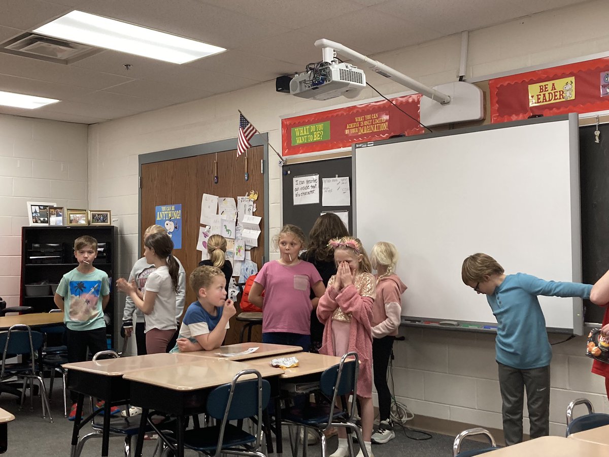 DrBryson23's tweet photo. Four corners vocabulary review! @SummitViewAcad 💙👑🌟 #studentsengaged https://t.co/VJsMxVVWiF
