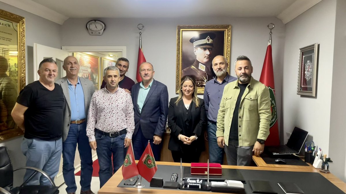 Her zaman aile sıcaklığında karşılandığımız ve bir araya gelmekten mutluluk duyduğumuz, Türkiye Harp Malûlu Gaziler Şehit Dul ve Yetimleri Yalova Şubesini ziyaret ederek ; Gazimiz Orhan DOĞAN’a “Bu Vatanı Kimse Onlar Kadar Sevmedi”hatırasını takdim ettik. Şehitlerimize rahmetle🇹🇷