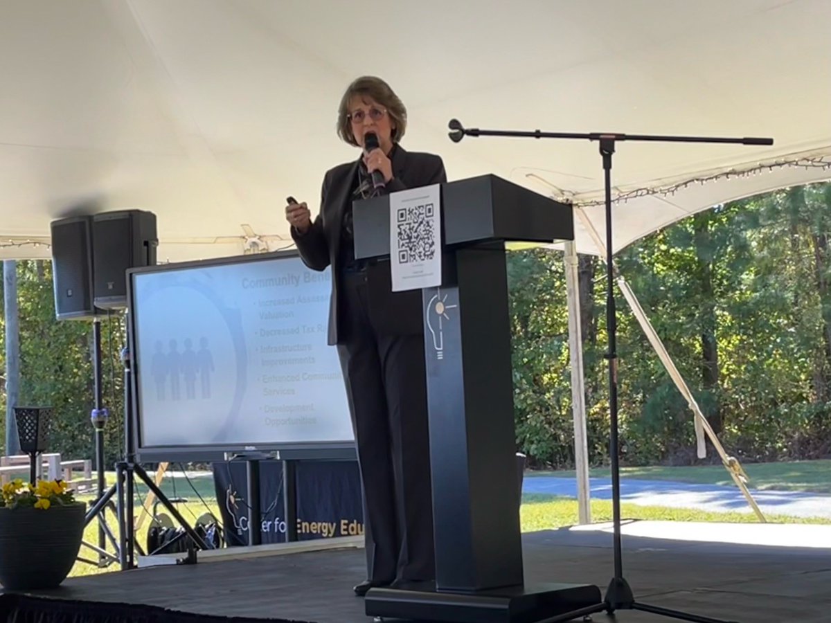 CenterIED's tweet photo. The Center's Connie Neininger presented at the Solarfest ‘22 sponsored by the Center for Energy Education on the economic benefits of renewable energy for rural communities. Had great discussions on why it's smart to invest in renewables! @center4ee_ #SolarFest https://t.co/Jg0NmMR8HY
