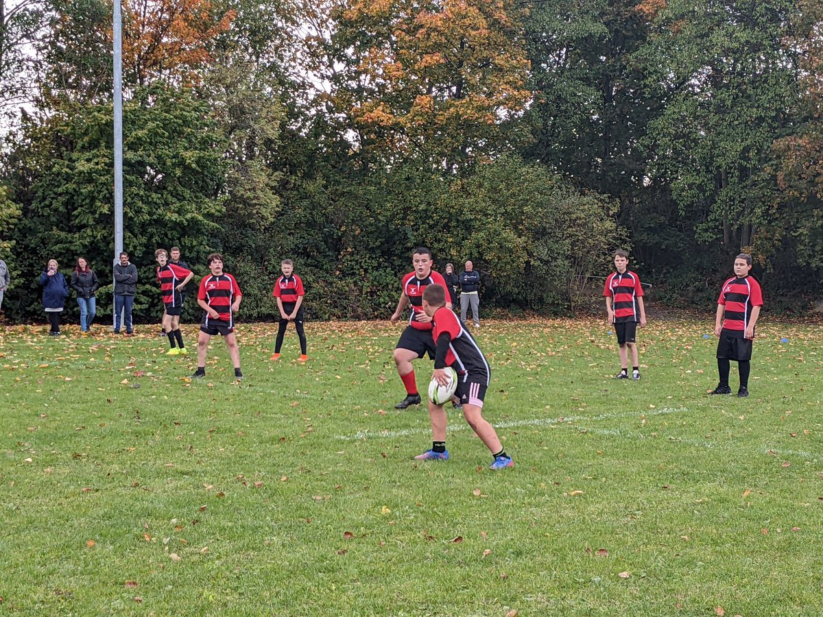 tase_pe's tweet image. First ever Y7/8 rugby fixture. A great attitude coming away with a win, a draw and a loss. Thanks to hosts @MiniGriffs and thanks to @DearneTeamPE @horizon_cc_PE @DartonacademyPE @OAShaftonPE @OACarlton @PGSALCPESport for attending. 80+ pupils playing some superb rugby!