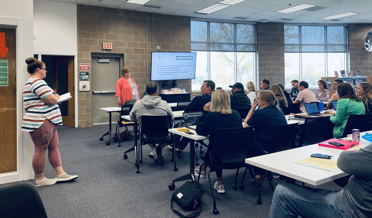 sam__ballard's tweet photo. Knowledge is power, fueled by burritos. 📚🌯 #PDday 
#Thankful for my team that helped pull this day together - @bumperbragg, Lindsey Kaiser, @GibsonSTSEd, @JolineTesar, @TaylorBurr3, and Mia Smith! 💚

@MPS_LnL @MWHSWildcats @MPS2Ed @Kalayne https://t.co/qoOi4mSBka