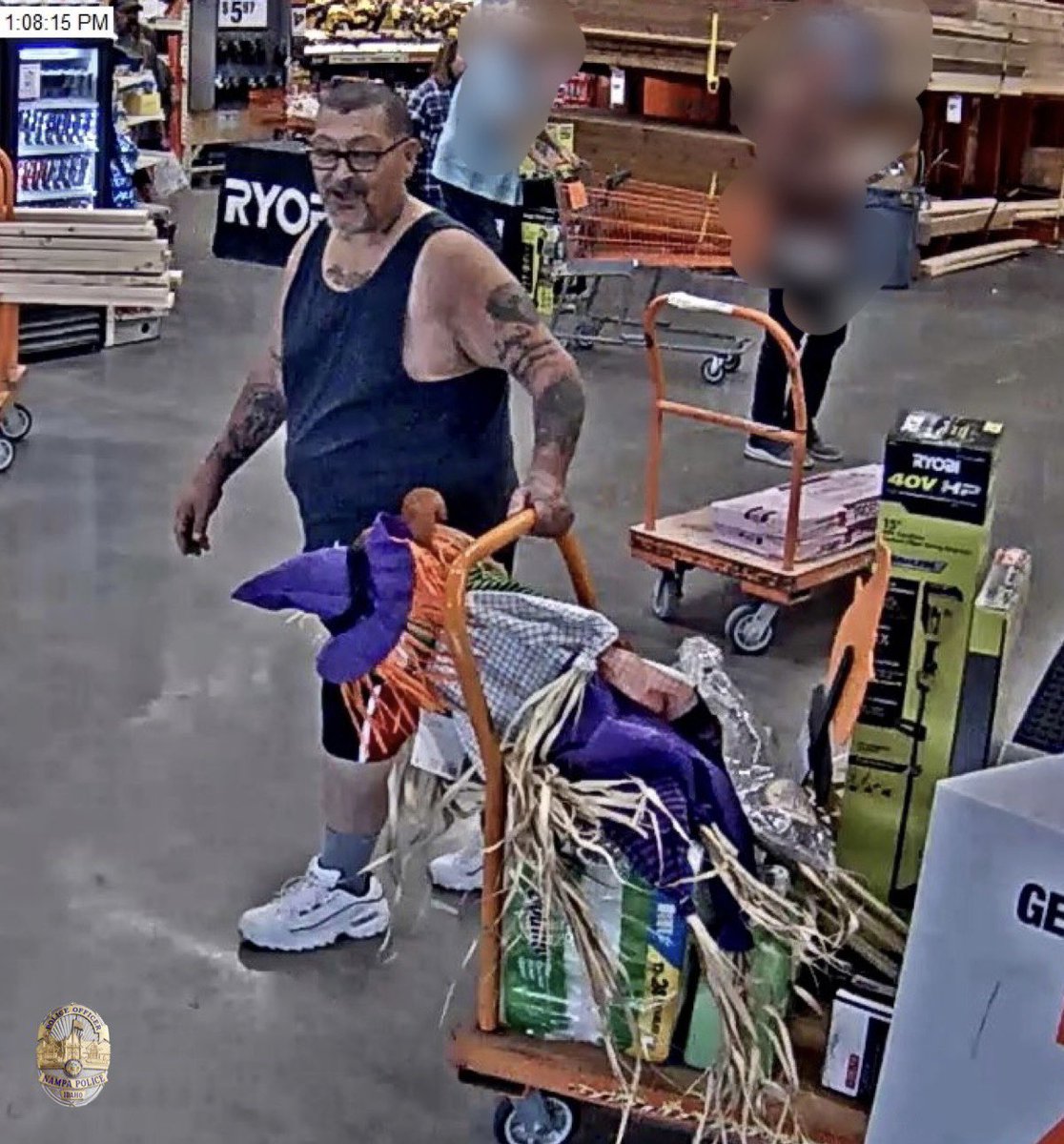 NampaPolice1's tweet photo. #CommunityCrimeFighters do you recognize him? He didn’t pay for lots of items on more than one occasion and we need to talk to him.
If you recognize him, contact Crime Stoppers at 208-343-COPS (2677) or leave a web tip at https://t.co/QCZoWT9kcT
#Teamwork #NotInNampa https://t.co/DsEoU21oR6