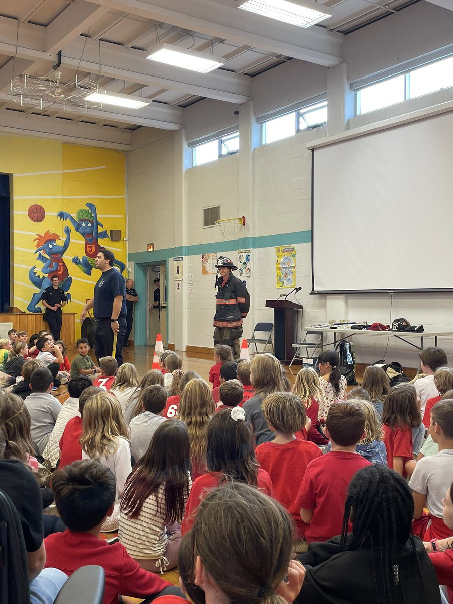 ErinMancini3's tweet photo. We had a great day https://t.co/bEBu1FRLqG around Jarrettown! Our day consisted of many stations around the school and included an author visit and fire safety assembly 🔥📚 🐉♥️ I think I recognize that firefighter… @CB_MrLaird https://t.co/vLaeC7VkyG
