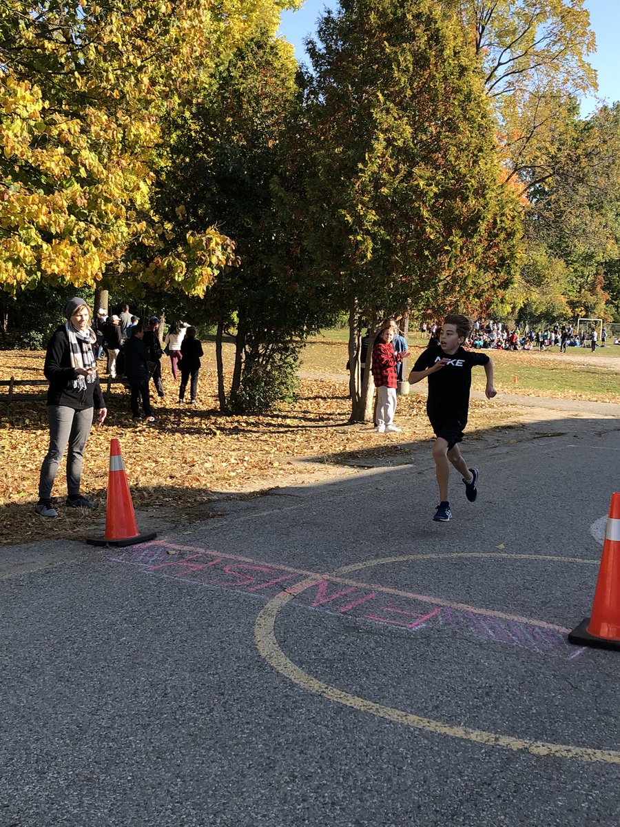 LopesTara's tweet photo. The @LDCSB Cross Country Meet @StKateriLondon was a success! Great day for a run @apfernandes2019 @LopesTara https://t.co/gl2FWAmZ6Z