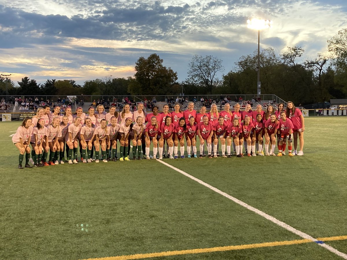 ⁦<a href="/EmmausSoccer/">Emmaus Girls Soccer</a>⁩ vs Parkland tonight…for a moment both teams come together in efforts to bring awareness in fighting beast cancer