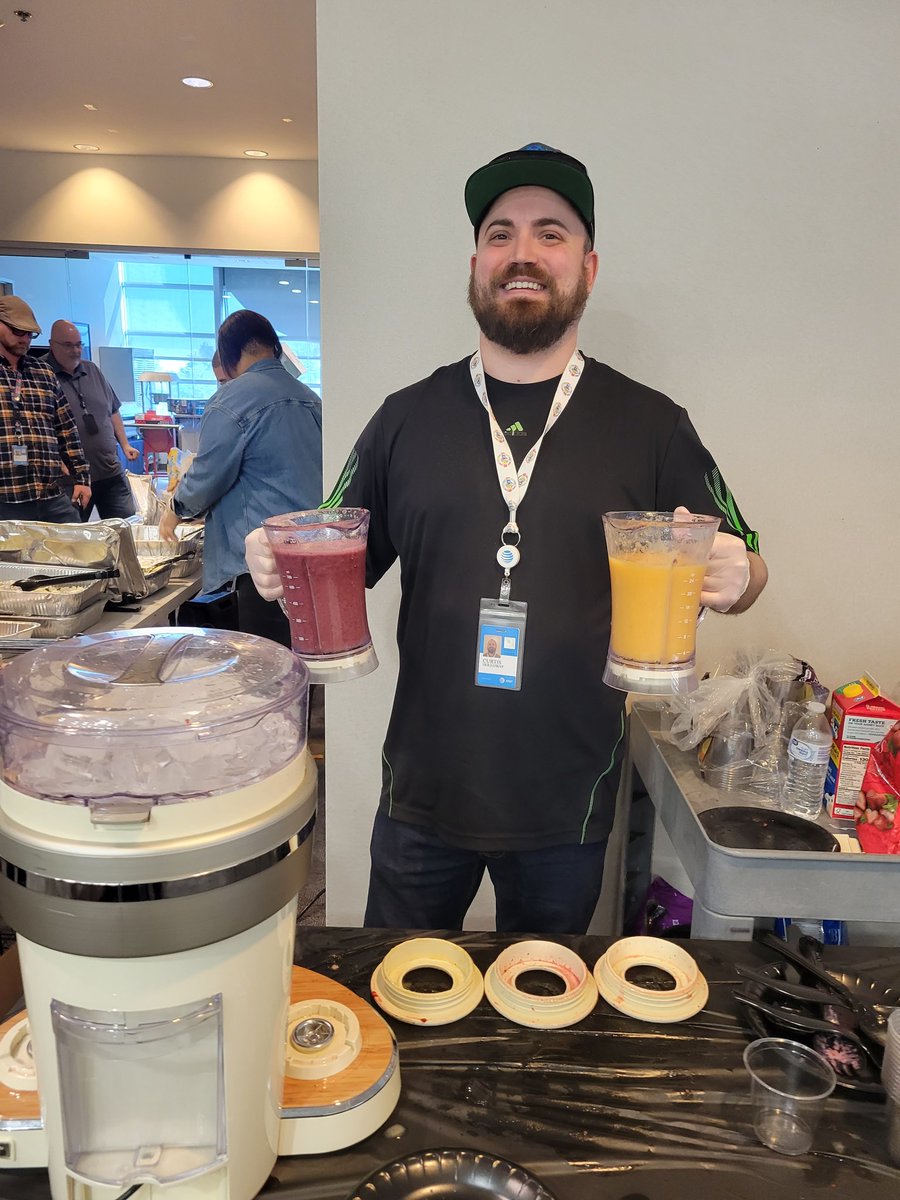 RachaelShephe19's tweet photo. Good times! Great Oklahoma bbq and yummy smoothies! @Tulsa2gether #BackToSite #lifeatatt @LifeAtATT @LittleRedShell @NicoleO47130529 @D_JohnsonTX @crys8706 @emleek @cv54591 https://t.co/7XBne3Hm9D