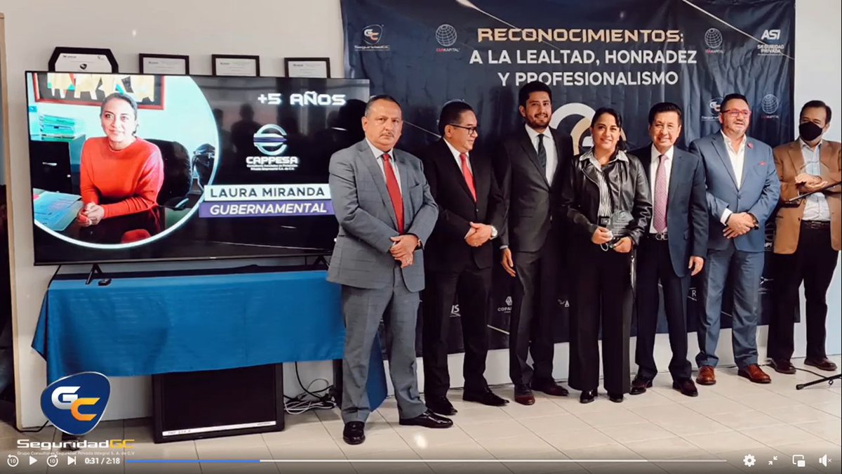 AMESP_oficial's tweet photo. Nuestro asociado Fundador #GrupoConsultores entrega reconocimiento a quienes han dado su talento, con lealtad y profesionalismo.
¡Felicidades!
https://t.co/7757t534Vr
#SeguridadGC #Cappesa #ASIseguridad #CIAkapital
#SoyAMESP #HablemosBienDeLaSeguridad #FuerzaAMESP https://t.co/MLm9fBSWAH