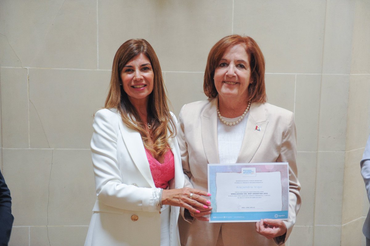alevigo's tweet photo. Tengo un compromiso inquebrantable con las mujeres: trabajar por la igualdad de oportunidades. 

Desde hoy, el @WefArgentina puede contar conmigo como Embajadora para seguir avanzando en el camino de la equidad. El futuro es de las mujeres. https://t.co/jVd0Wbx689