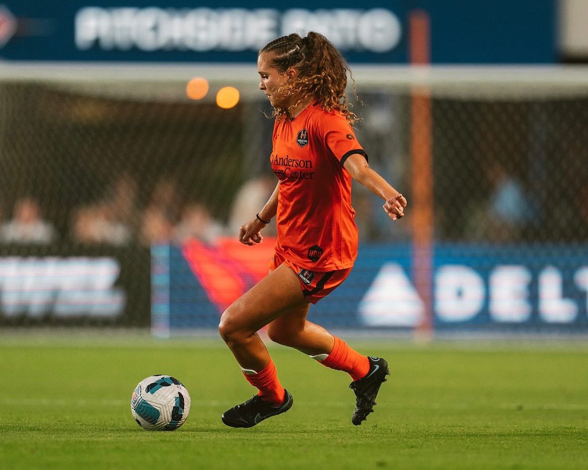 Our fiesty center back who always holds it down

#HoldItDown