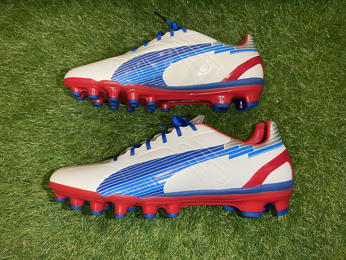 shiocap's tweet photo. Puma #EvoSpeed 3 HG
かなり古くテイクダウンモデルなのでかなりマニアックですがこのソールが目的で購入
当時の人工皮革でアッパーカチカチかなと思ったけど、逆にふにゃふにゃなくらい柔らかいです(個人的な感想)
ミッドソールもあってケガ明けには良さそう
復帰後のクレーでのプレーにも良さそう https://t.co/NDgm6Q8NUm