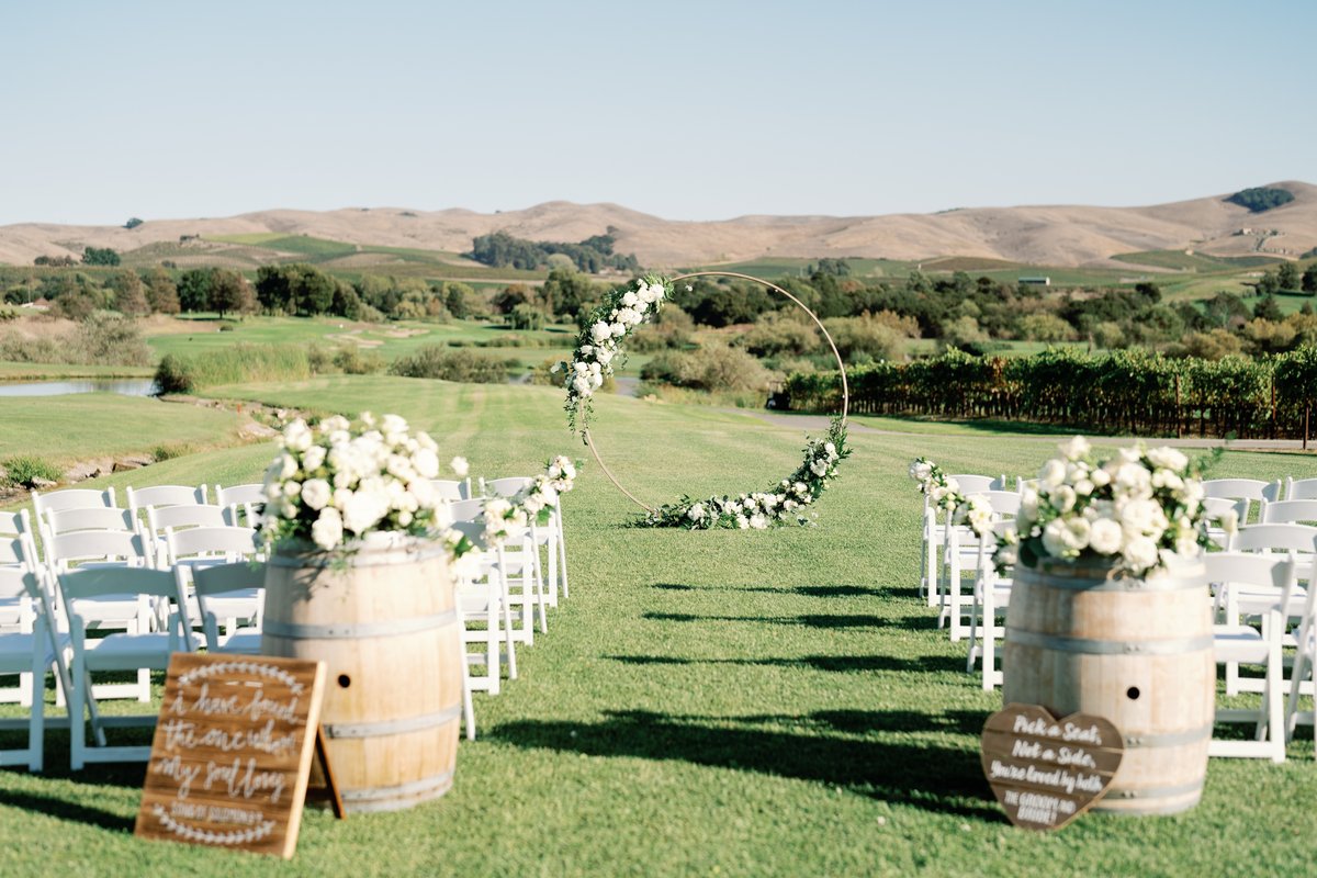 EagleVinesGC's tweet photo. #WeddingWednesday We just love these photos from Deidree and Shanley's wedding back in September✨ Congratulations to you two and thank you for choosing Eagle Vines for your special day!💖💒💍

📸 @reginakpopova https://t.co/pYj8u9luIg