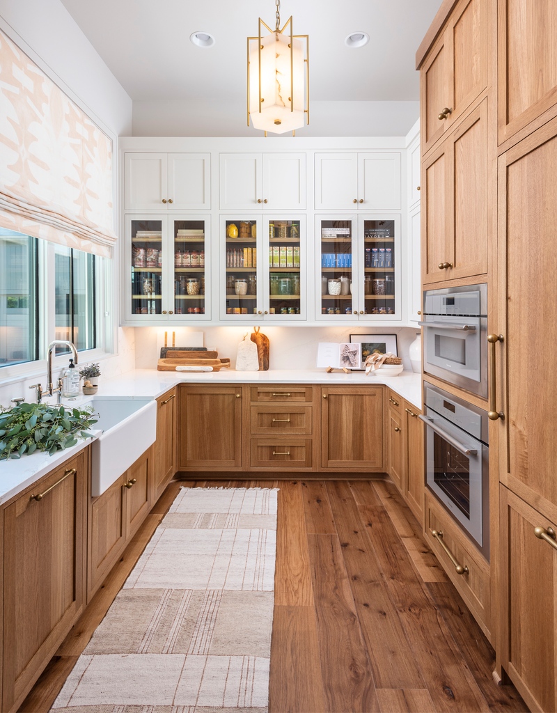 Can we say #pantrygoals!? Raise your hand if you need this butler’s pantry in your life.

Also, thanks to @thehomeedit for making it look so good!

#alegendaryparadeofhomes #rosebrookeparadeofhomes #rosebrookebrentwood #nashvilleparadeofhomes #legendhomes #legendarylifestyles