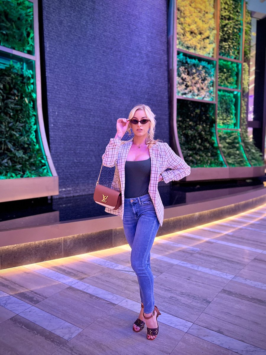 😎 “Dress casual” <a href="/HardRockHolly/">Seminole Hard Rock Hollywood</a>