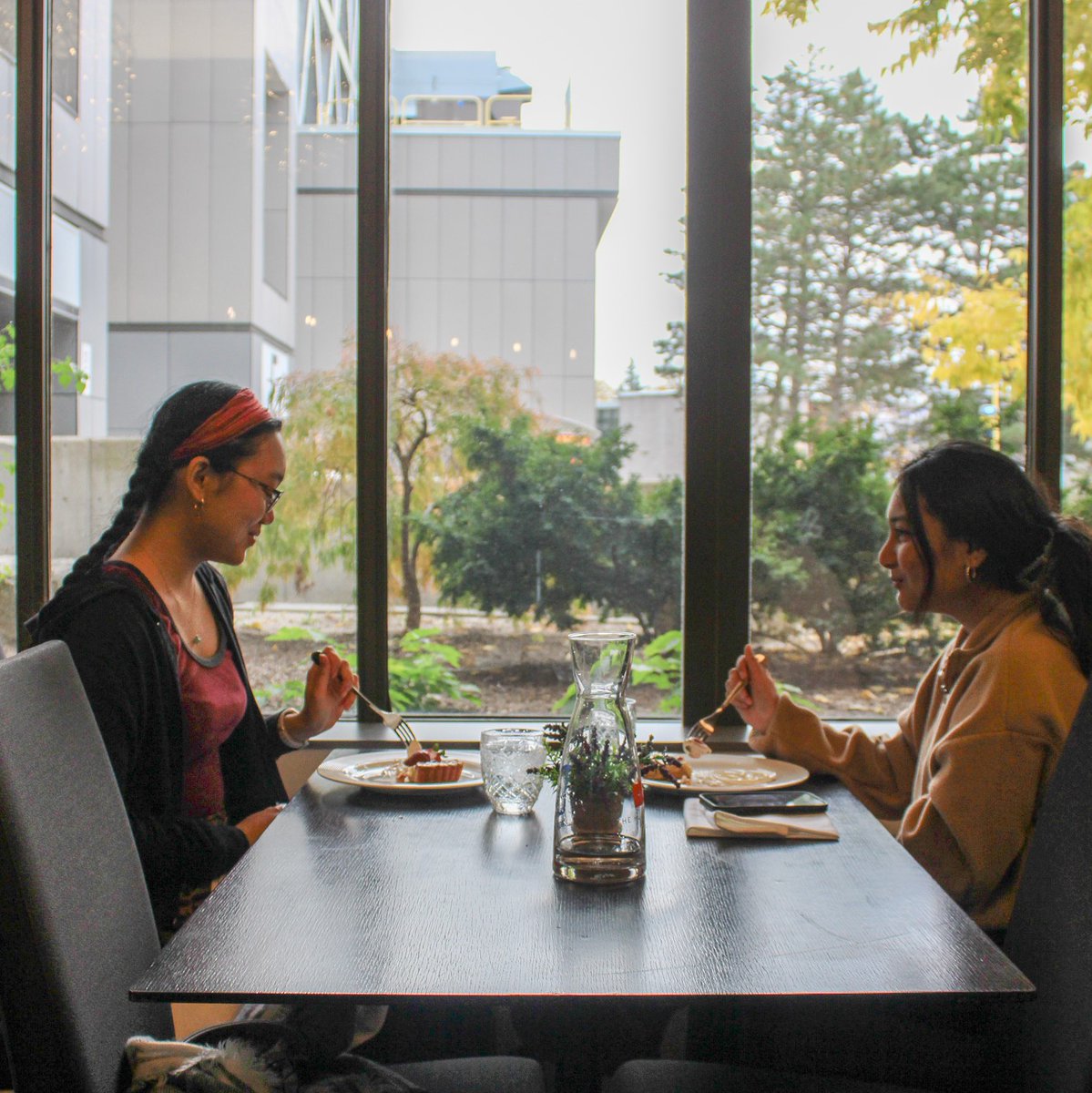 Looking for something great to eat!? Come have lunch at The Humber Room, just like them🤤.

.
.
. 
Timings: 12 pm to 1:30 pm

#hungryhumber #humberroom #humbercollege #humberstudent #hungryhawks