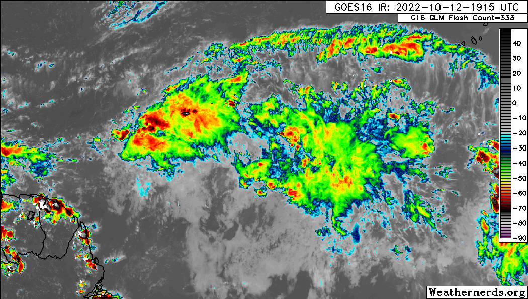 WeatherRD's tweet photo. Bueno, vigilemos esa onda (aunque no le veo mucho futuro). #offtropic. https://t.co/7AVgTotdn2