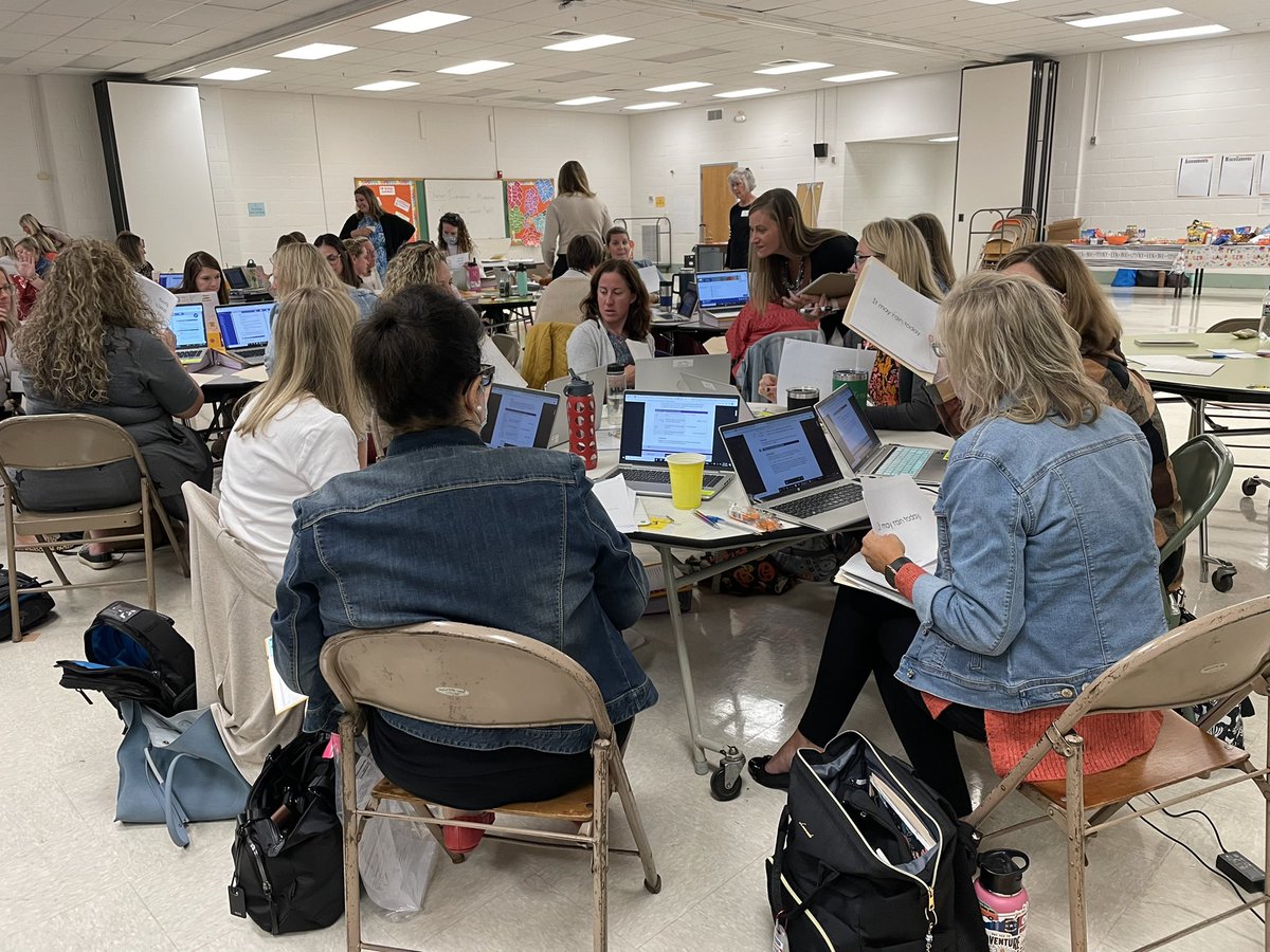 Teaching a SIPPS lesson is what Elementary Literacy Teachers were made for! <a href="/AacpSeril/">AACPSeril</a> <a href="/AACountySchools/">AACPS</a> <a href="/AshleyWKohn/">Ashley</a> #aacpsawesome #practicemakesperfect