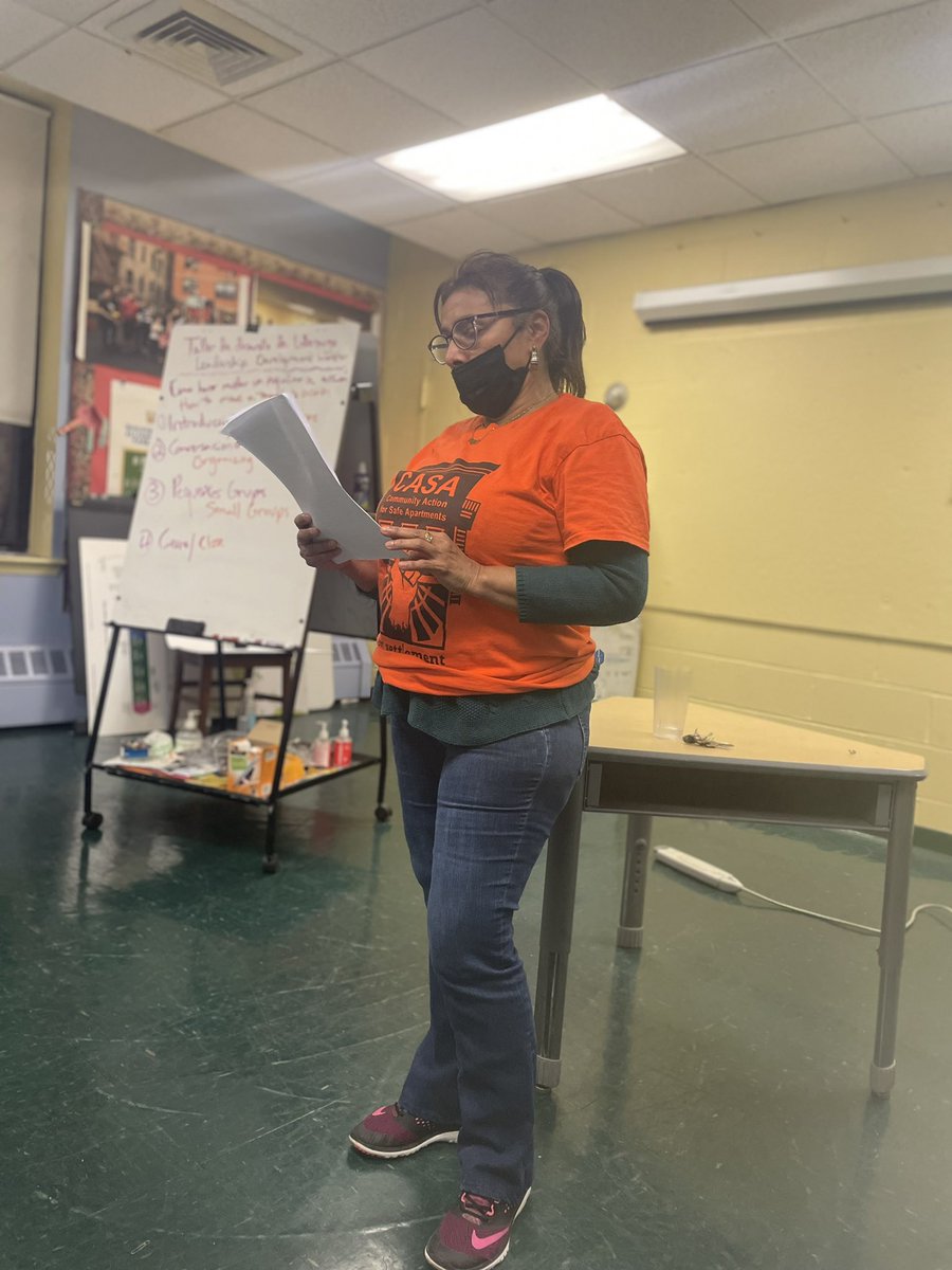 CASAbronx's tweet photo. Our incredible CASA members and Leaders sharing their experiences and insight on how to support our fellow neighbors in knowing their rights &amp; demanding the repairs they deserve! #KnowYourRights  #tenantpower #CASApower #powerinnumber https://t.co/7H0vTpGSuQ