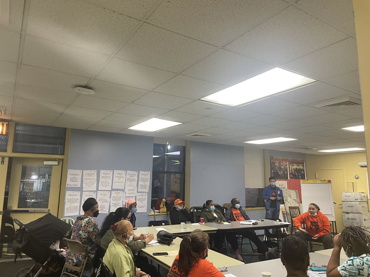 CASAbronx's tweet photo. Our incredible CASA members and Leaders sharing their experiences and insight on how to support our fellow neighbors in knowing their rights &amp; demanding the repairs they deserve! #KnowYourRights  #tenantpower #CASApower #powerinnumber https://t.co/7H0vTpGSuQ