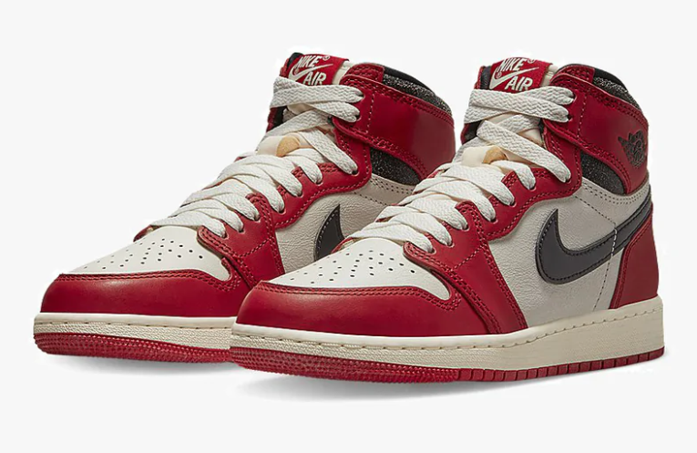 shoeengine's tweet photo. 𝗢𝗙𝗙𝗜𝗖𝗜𝗔𝗟 𝗜𝗠𝗔𝗚𝗘𝗦:
Air Jordan 1 High OG GS Chicago "Lost &amp; Found" | FD1437-612

https://t.co/sxyGBfozgR    #ad https://t.co/g7DKQJlhzh