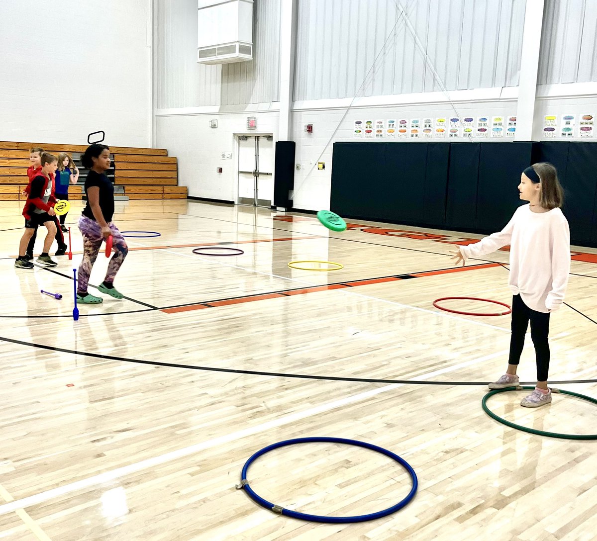 mrsroberts4b's tweet photo. Thanks @IBES_PE Mr. B for showing us the beginning steps of disc golf for Workout Wednesday!! #ibtigerpride https://t.co/npkzcIYd6Q
