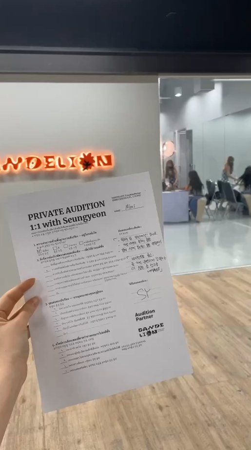 vanishingstripe's tweet photo. Seungyeon giving feedback to her students!
#CLC #씨엘씨 #SEUNGYEON #장승연 #CHANG_SEUNGYEON #승연 @CUBECLC #auditionpartner #dandelionstudio
https://t.co/5M0p5JqctC https://t.co/FEfuoqFb1G