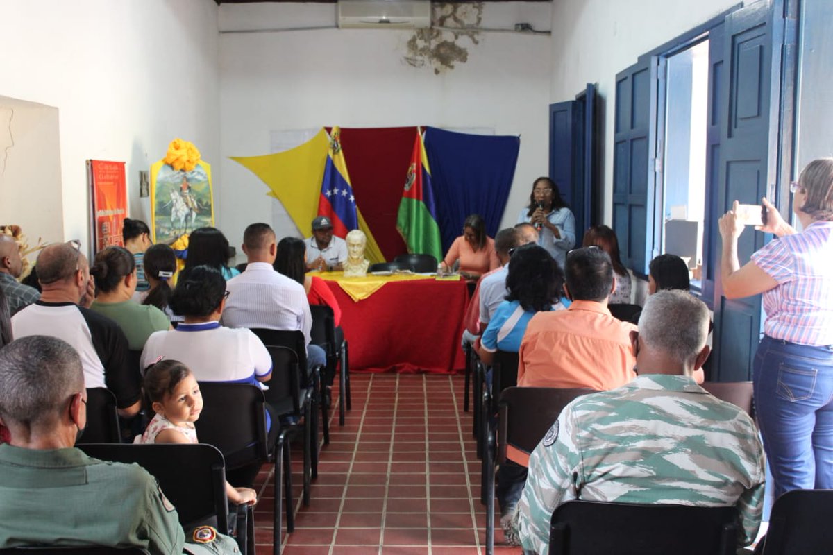 4FPueblo's tweet photo. Hoy nuestros consejales y consejales de la patria acompañaron el acto de instalación del diplomado Vida Y Obra Del Libertador Simón Bolívar en los espacios de la casa de la diversidad cultural.
#GritoDeResistenciaIndígena @NicolasMaduro 
@chavezcandanga https://t.co/RbEYh4Yvxs