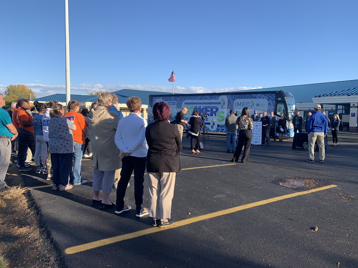 IllinoisMfgAssc's tweet image. It was wonderful to be back in my hometown of #Decatur at @MRI_Decatur with their great leader Amy Bliefnick. MRI employs 200 individuals with developmental disabilities who make a variety of products including every IL license plate - 150 MILLION plates in 40 years!