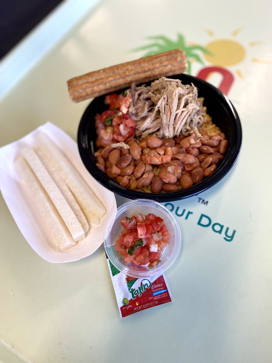 CafeLA_lausd's tweet photo. Lunch is served at Irving MS: Carnitas with rice and beans, some pico de gallo, jicama and a churro for dessert. Enjoy 😋 #LatinoHeritage https://t.co/udeKQuh7qG