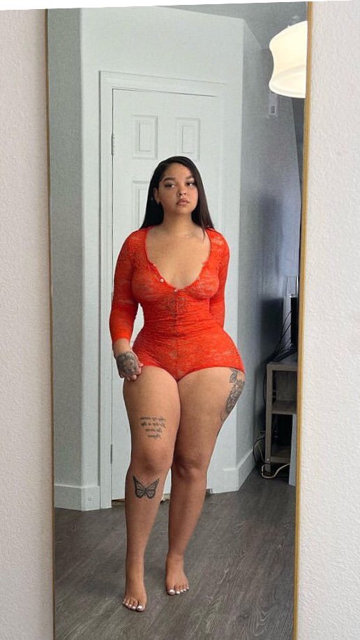 amber_dym's tweet photo. Lady on red 🌹🌹 https://t.co/GEmIvsI85U